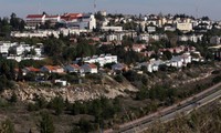 Israel considers applying all laws at West Bank settlements